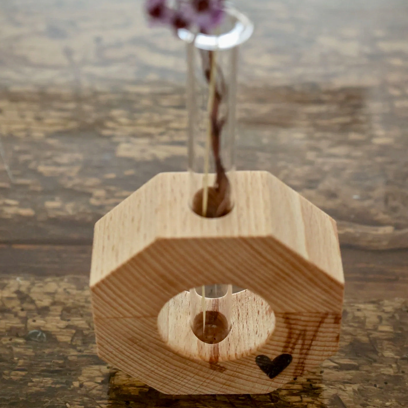 Achteckige Vase