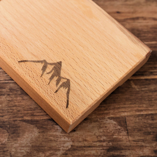 Reizendes Picknick-Brettli mit integriertem Rüstmesser