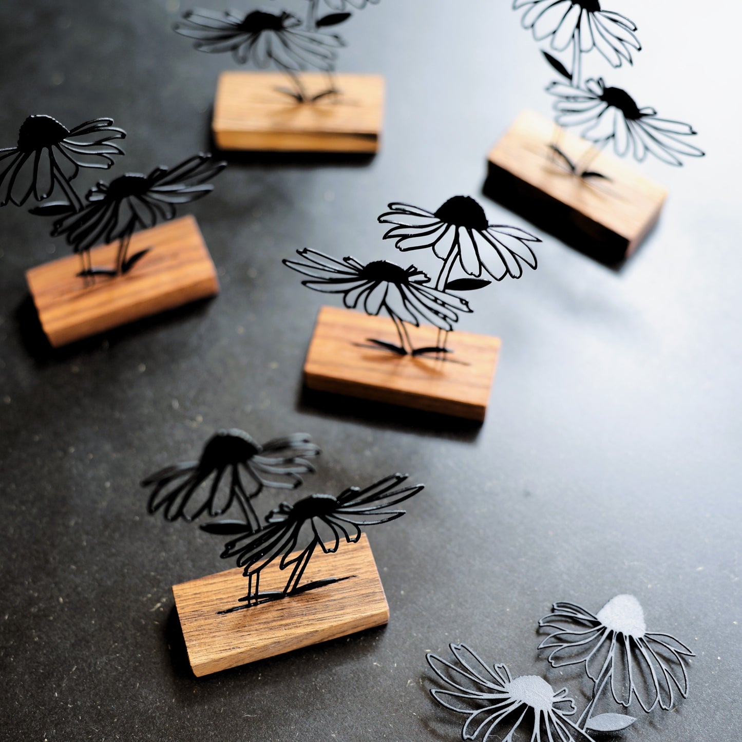 Metallblumen schwarz
