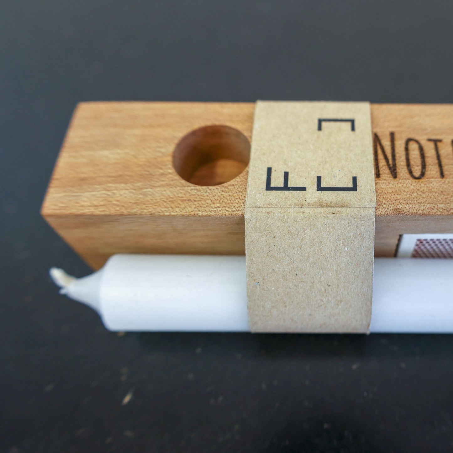 Kerzenständer mit Aufschrift "Notlicht"