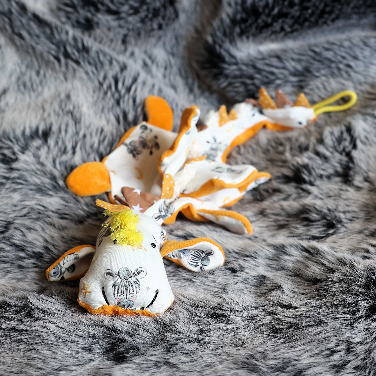 Schnuller-Drache aus Stoff